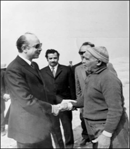 تصویر احمد اعتماد فینی در کنار پهلبد